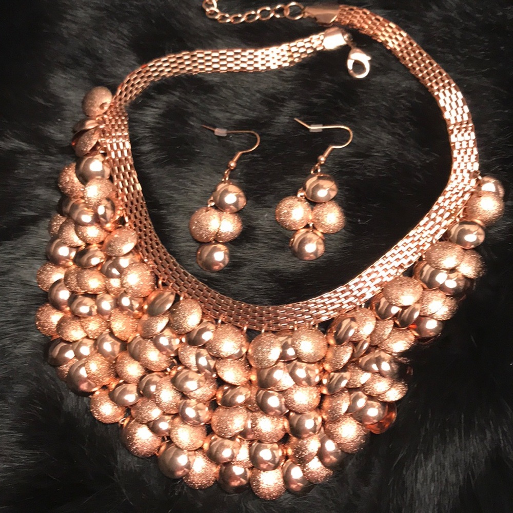 Necklace and earrings set